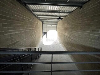 Plus de détails pour Local d'activités à louer