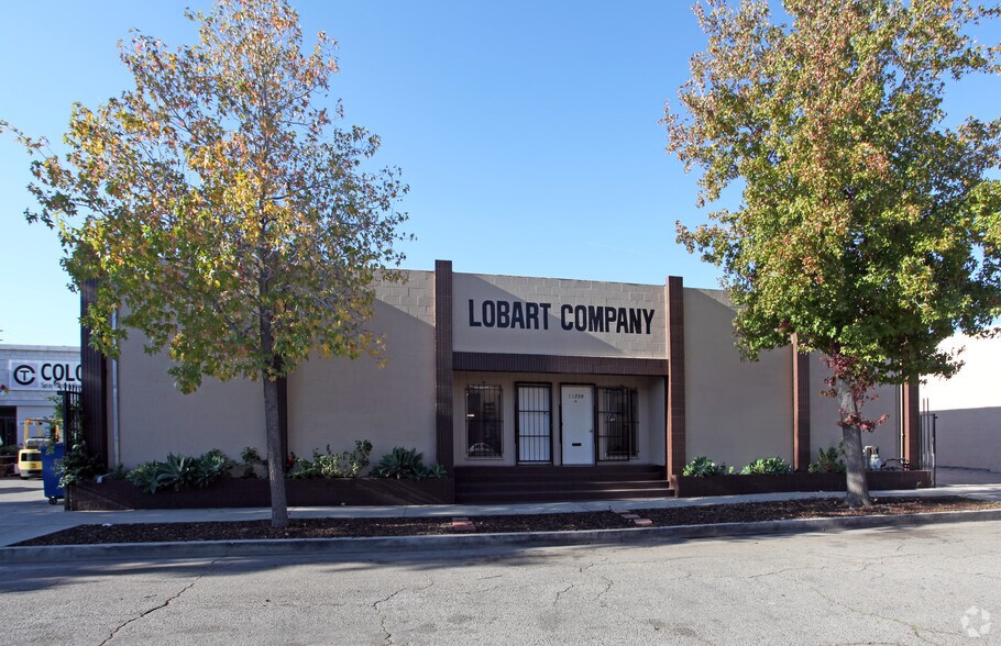 11239 Ilex Ave, Pacoima, CA à vendre - Photo de l’immeuble – Image 2 sur 2