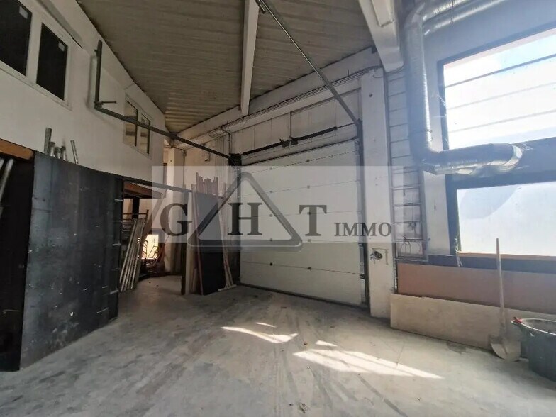 Industriel/Logistique dans La Courneuve à vendre - Photo de l’immeuble – Image 1 sur 8