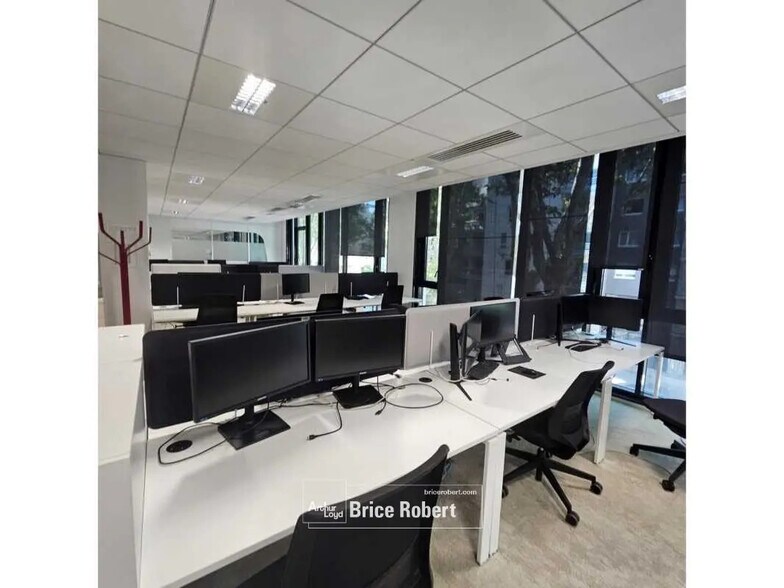 Bureau dans Villeurbanne à louer - Photo de l’immeuble – Image 2 sur 32