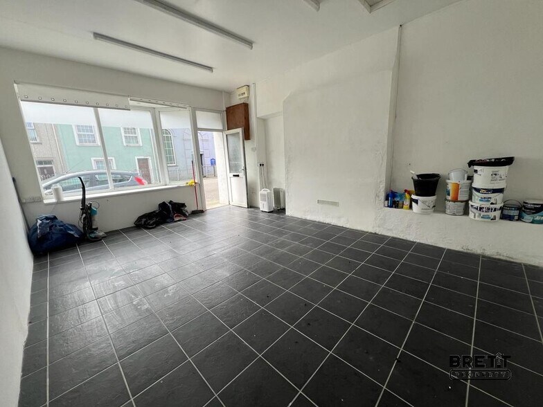123-125 High St, Milford Haven à vendre - Photo intérieure – Image 3 sur 5