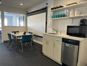 234 Marshall St, Redwood City, CA à louer Photo intérieure– Image 2 sur 10