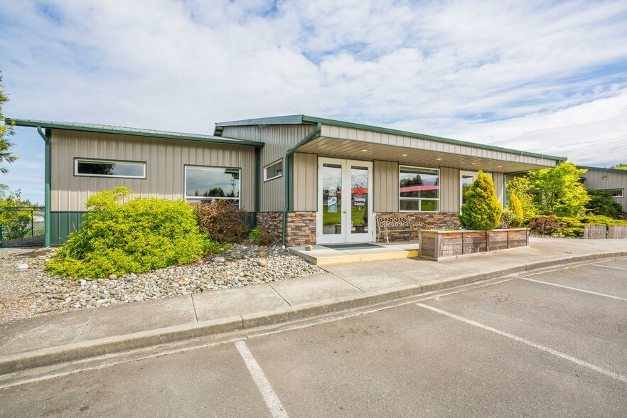 1102 E Washington St, Sequim, WA à louer - Photo de l’immeuble – Image 1 sur 4