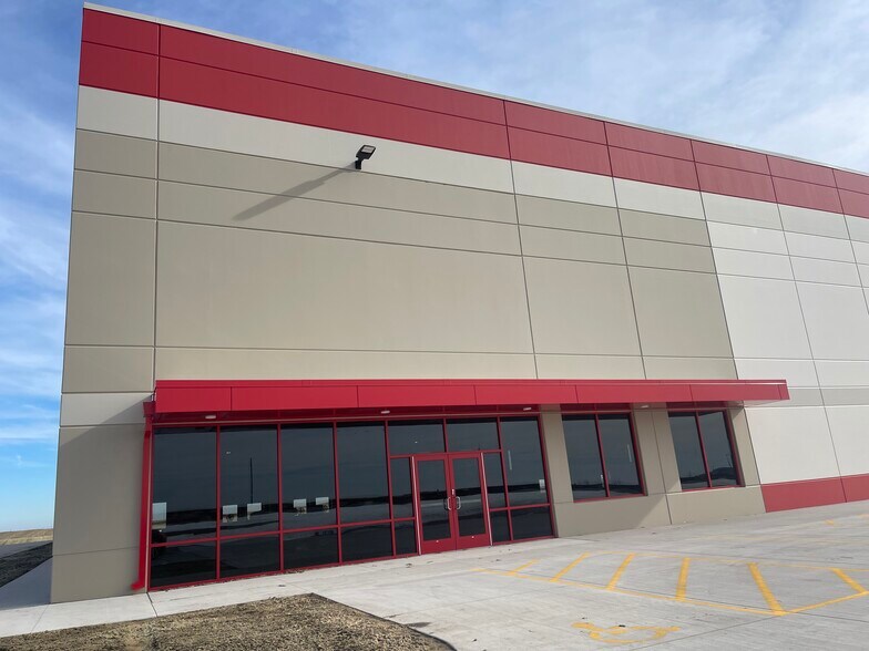 510 Sterling Drive,, Walcott, IA à louer - Photo de l’immeuble – Image 1 sur 17