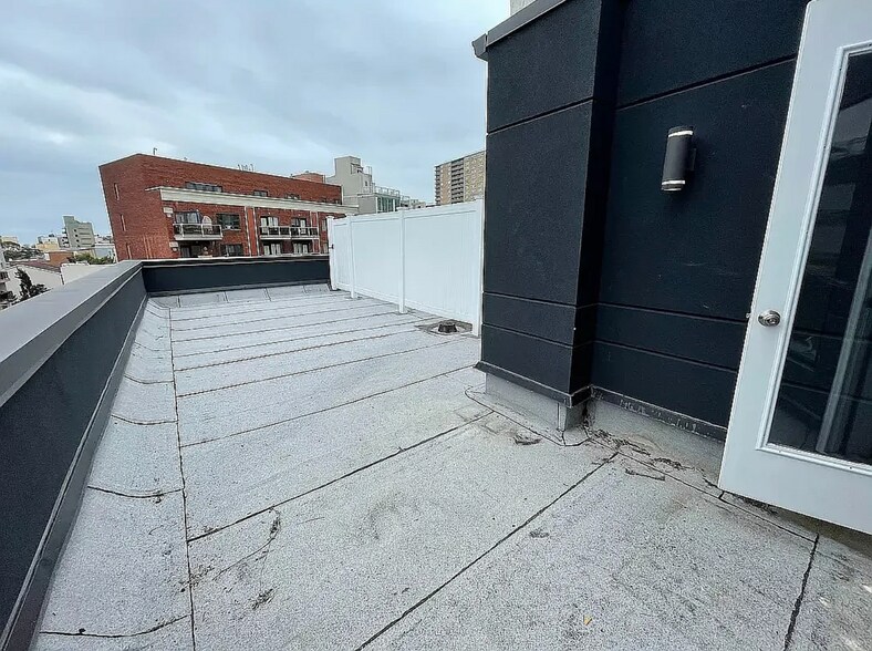 363 Neptune Ave, Brooklyn, NY à vendre - Photo de l’immeuble – Image 2 sur 24