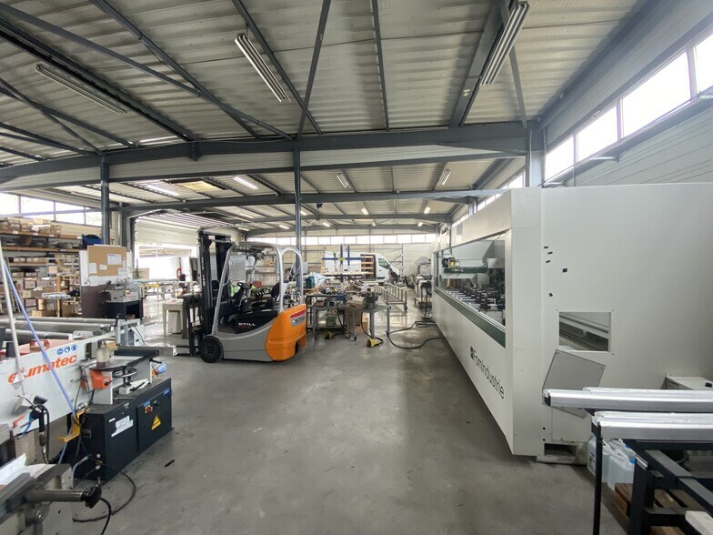 Local d'activités dans Villenave-d'Ornon à vendre - Photo de l’immeuble – Image 3 sur 13