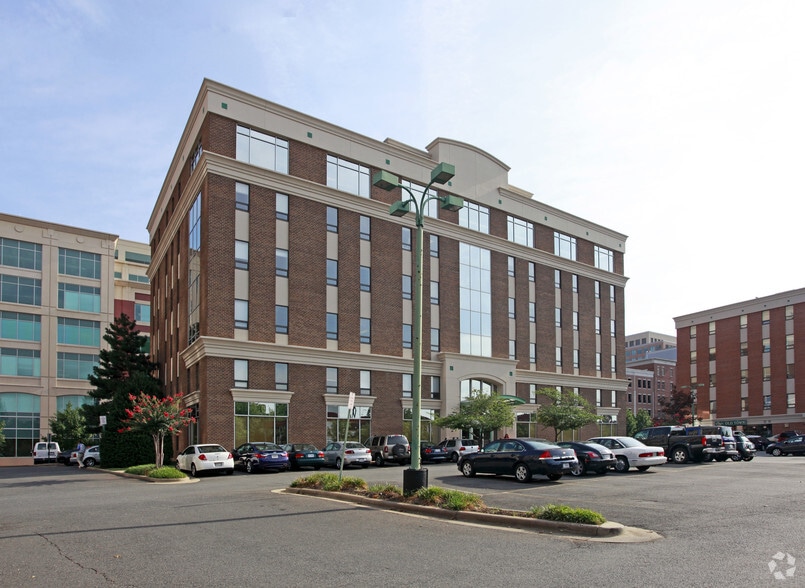 2121 Eisenhower Ave, Alexandria, VA à louer - Photo principale – Image 2 sur 20