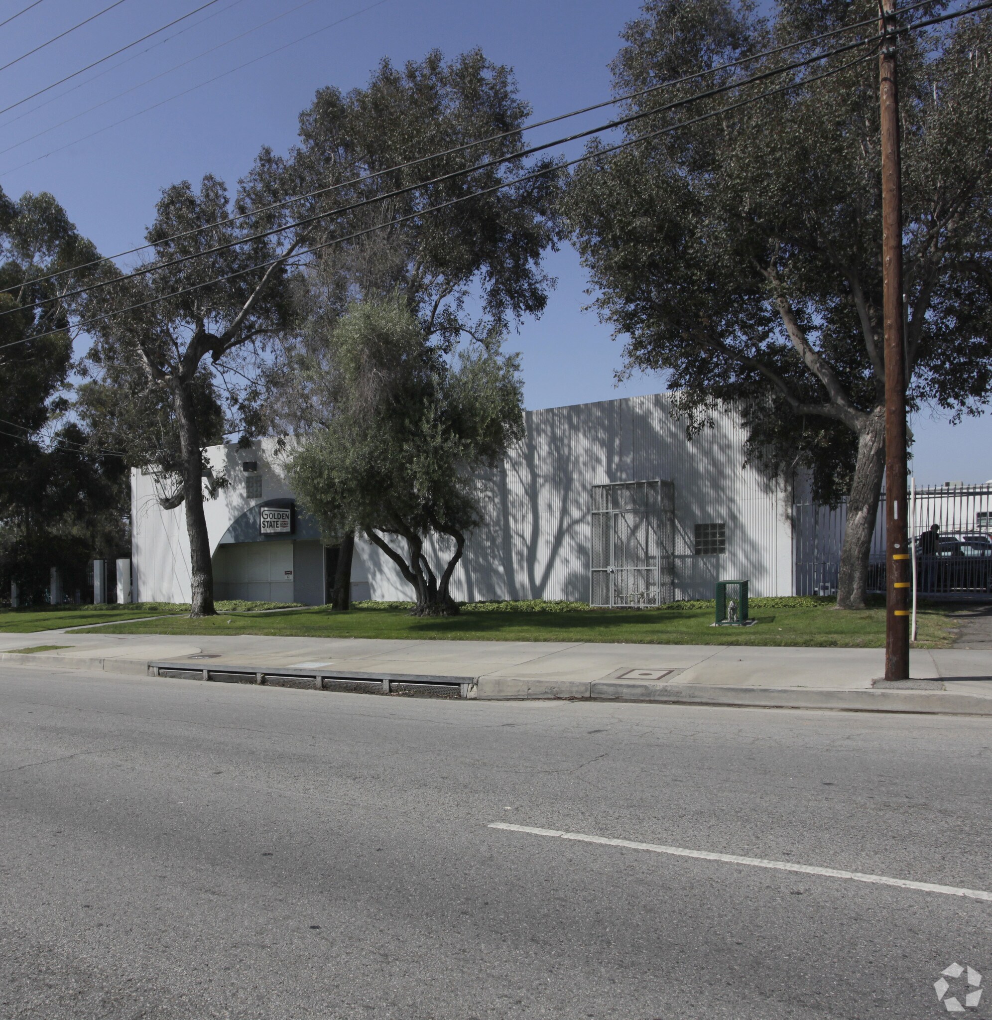 9301 Laurel Canyon Blvd, Arleta, CA à louer Photo de l’immeuble– Image 1 sur 5