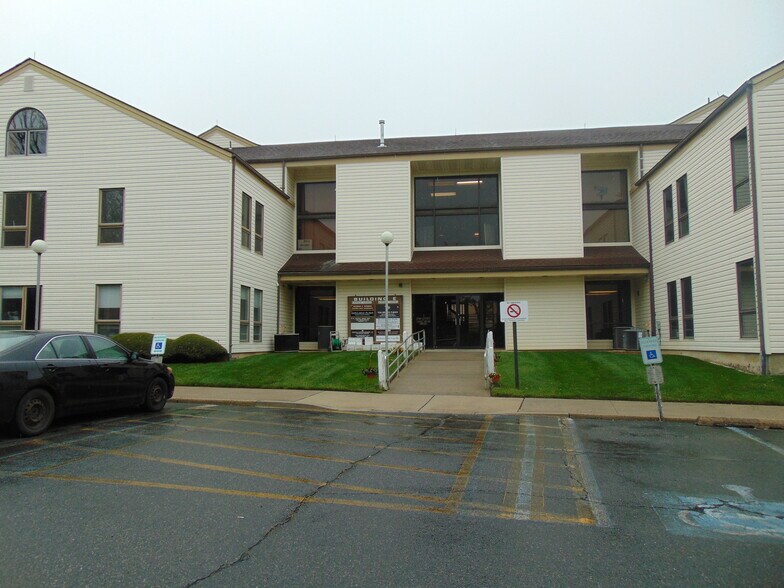 509 Stillwells Corner Rd, Freehold, NJ à louer - Photo principale – Image 1 sur 19