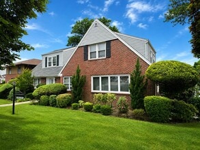 209-17 union tpke, Oakland Gardens, NY à louer Photo intérieure– Image 1 sur 12