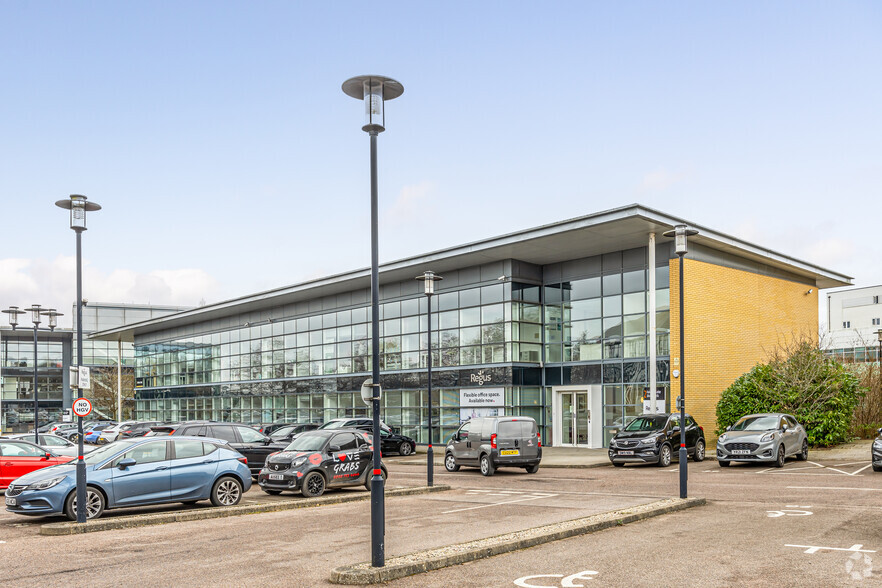 Falcon Way, Welwyn Garden City à louer - Photo de l’immeuble – Image 2 sur 12