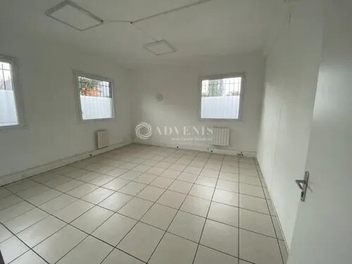 Local d’activités dans Trappes à louer - Photo de l’immeuble – Image 1 sur 8