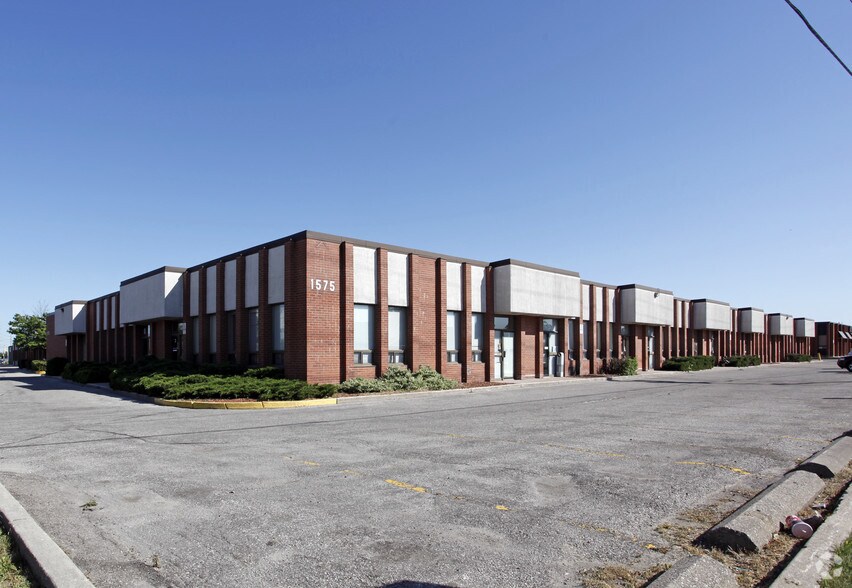 1575 Sismet Rd, Mississauga, ON à louer - Photo de l’immeuble – Image 3 sur 10
