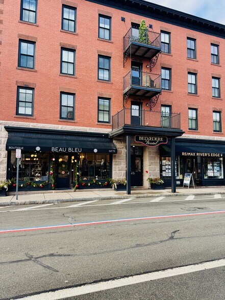 423 Hope St, Bristol, RI à vendre - Photo de l’immeuble – Image 2 sur 16