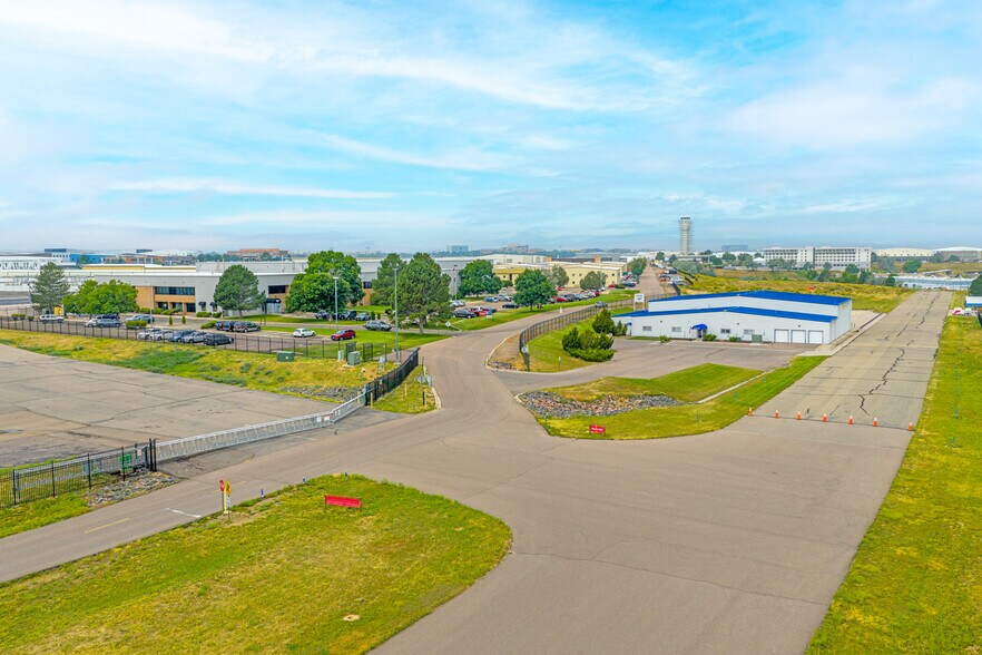 12951 E Control Tower Rd, Englewood, CO à vendre - Photo de l’immeuble – Image 2 sur 12