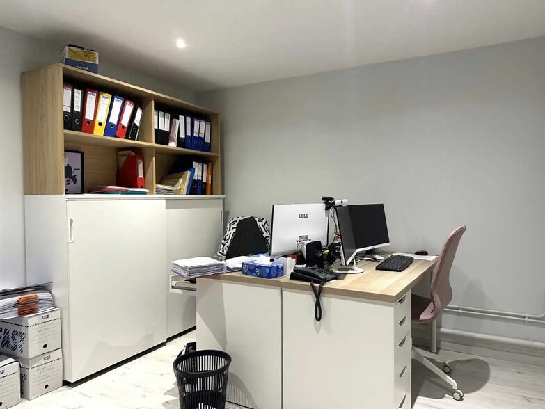 Bureau dans Fontaines-sur-Saône à vendre - Photo de l’immeuble – Image 2 sur 8