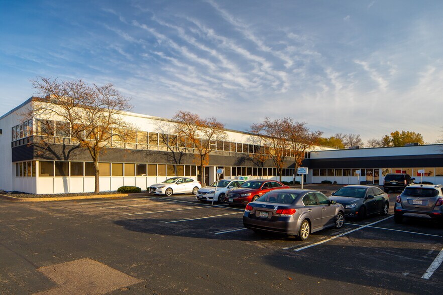 9051-9069 Lyndale Ave S, Bloomington, MN à louer - Photo de l’immeuble – Image 1 sur 1