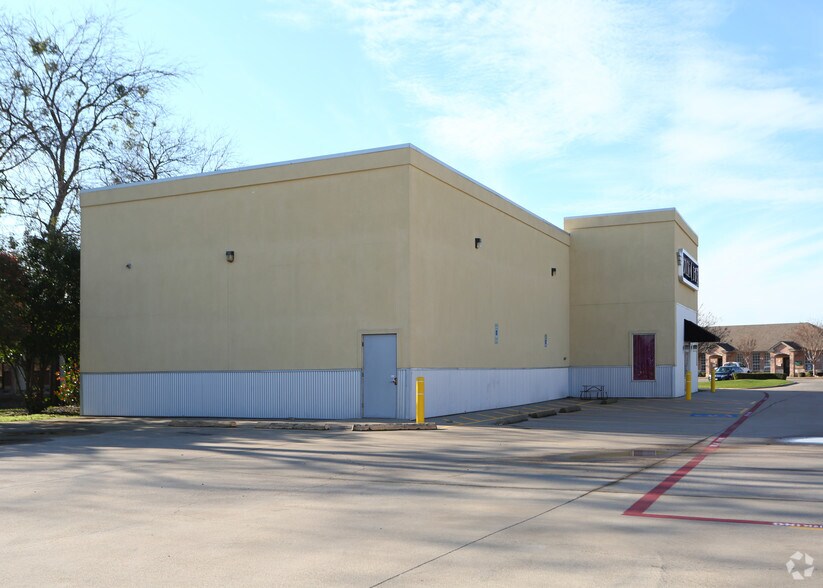 120 NW Newton Dr, Burleson, TX à vendre - Photo de l’immeuble – Image 3 sur 13