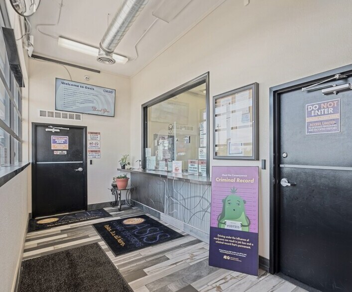 5440 W 44th Ave, Denver, CO à vendre - Hall d’entrée – Image 3 sur 19