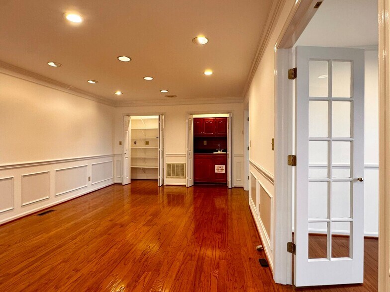 2820 Hydraulic Rd, Charlottesville, VA à louer - Photo de l’immeuble – Image 3 sur 45