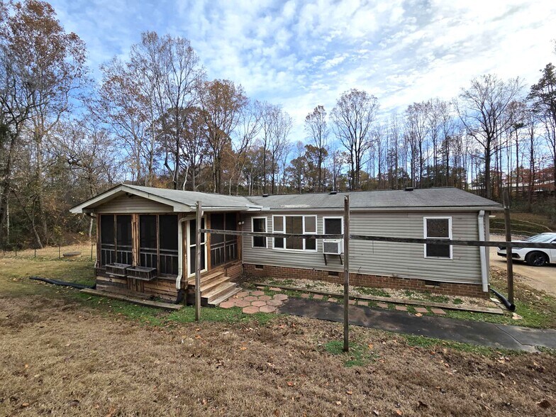 12017 Moores Chapel Rd, Charlotte, NC à louer - Photo de l’immeuble – Image 3 sur 12