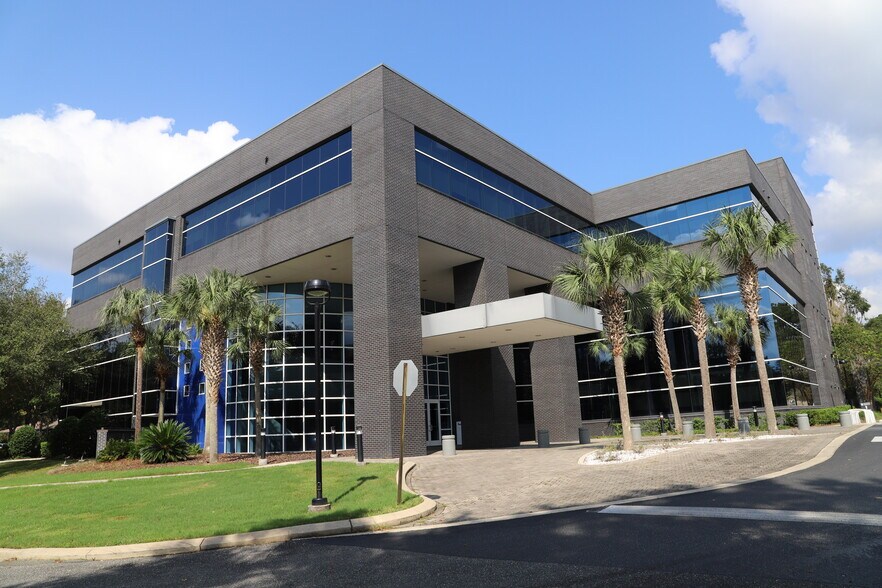 5950 NW 1st Pl, Gainesville, FL à louer - Photo principale – Image 1 sur 16