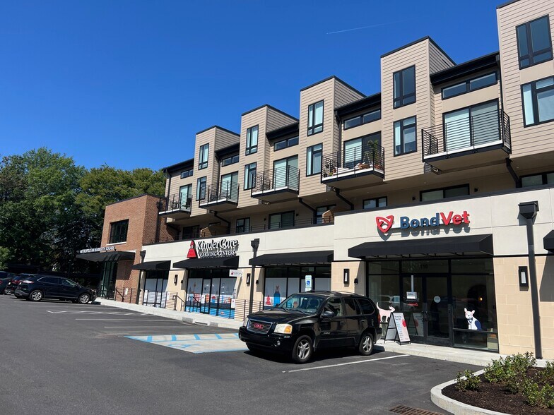 640 Montgomery Ave, Narberth, PA à louer - Photo de l’immeuble – Image 3 sur 5