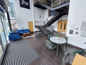 Lakeside Blvd, Doncaster à louer Photo intérieure– Image 1 sur 3