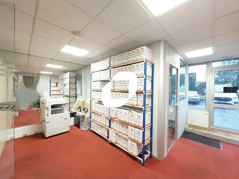 Bureau dans Le Chesnay-Rocquencourt à louer - Photo de l’immeuble – Image 1 sur 6