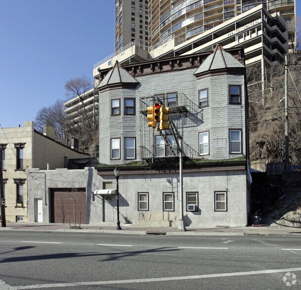 1917-1919 Willow Ave, Weehawken, NJ à louer - Photo de l’immeuble – Image 2 sur 4