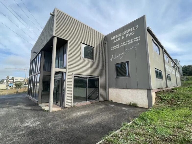 Local d’activités dans Frontignan à louer - Photo de l’immeuble – Image 3 sur 11