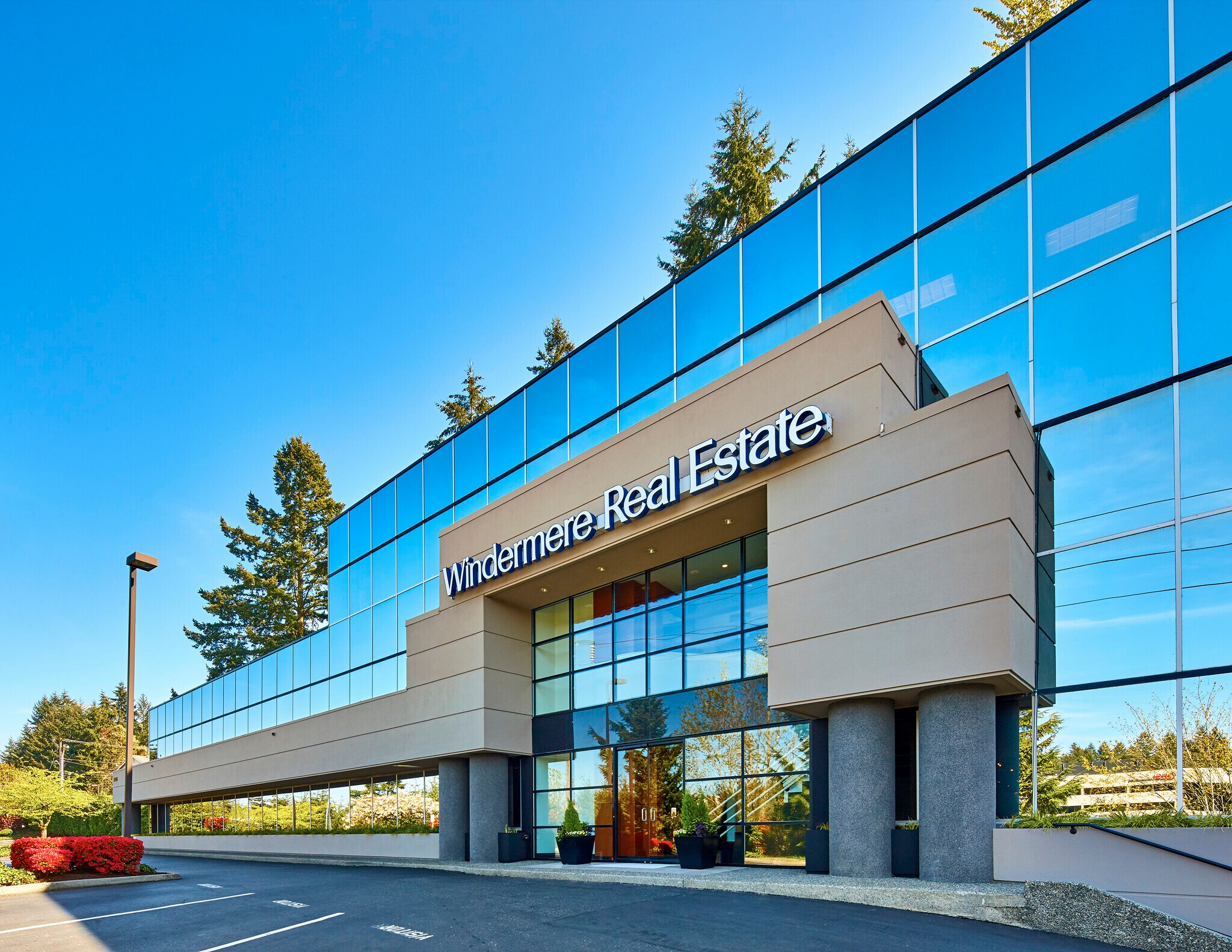 14405 SE 36th St, Bellevue, WA à louer Photo de l’immeuble– Image 1 sur 8