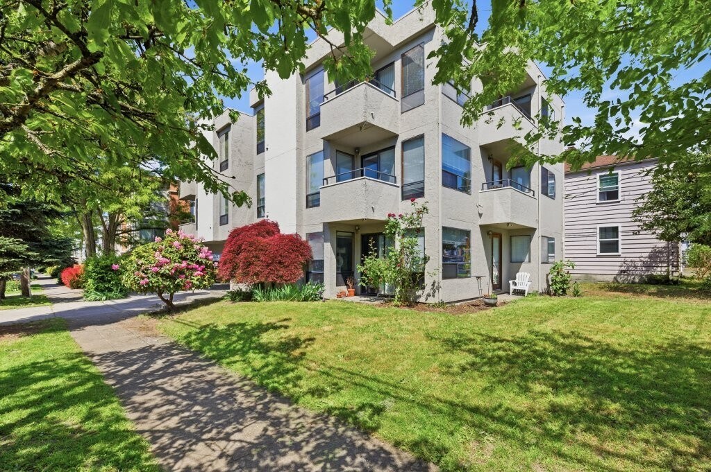 1700 64th St NW, Seattle, WA à vendre Photo de l’immeuble– Image 1 sur 18