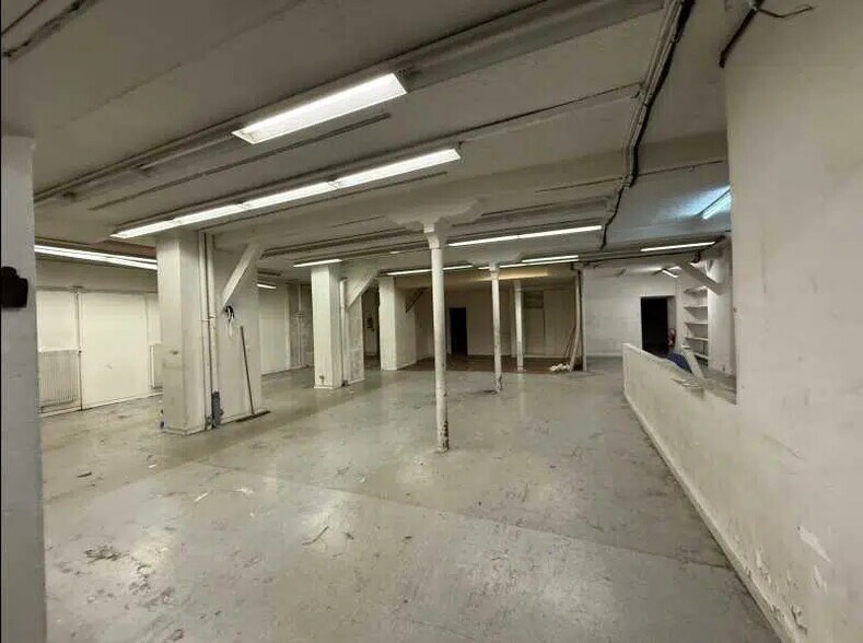 Local commercial dans Paris à louer - Photo de l’immeuble – Image 1 sur 5