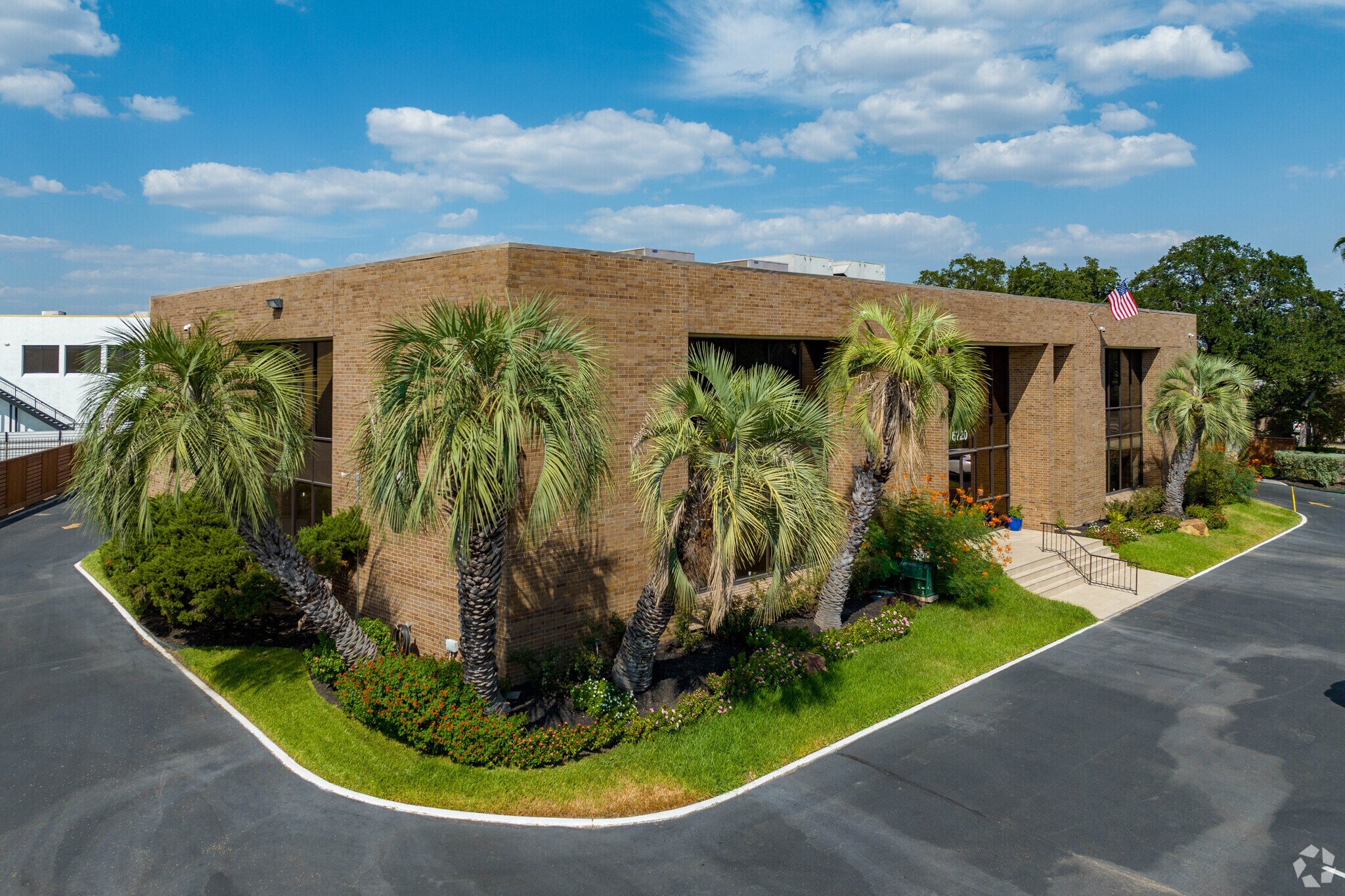 6720 Sands Point Dr, Houston, TX à louer Photo de l’immeuble– Image 1 sur 12