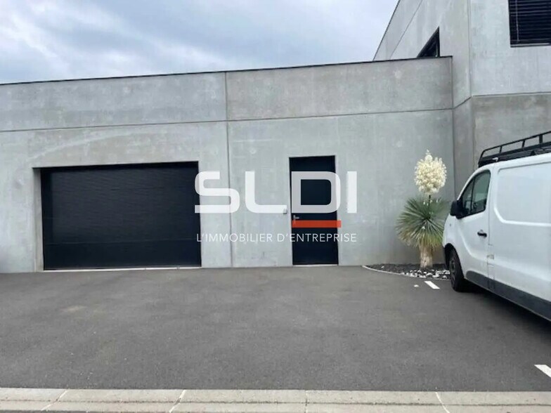 Local d’activités dans Rillieux-la-Pape à louer - Photo de l’immeuble – Image 1 sur 7