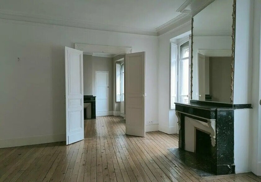 Bureau dans Paris à louer - Photo de l’immeuble – Image 2 sur 3