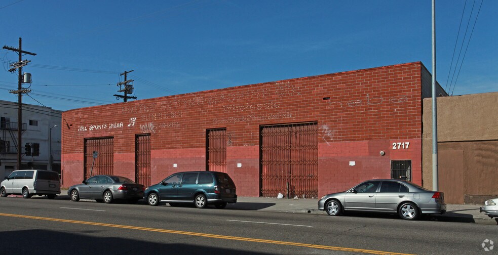 2717 S Hill St, Los Angeles, CA à louer - Photo de l’immeuble – Image 3 sur 17