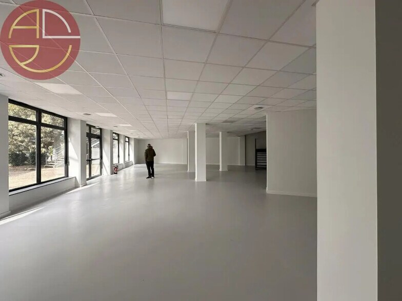 Local commercial dans Labège à louer - Photo de l’immeuble – Image 2 sur 10