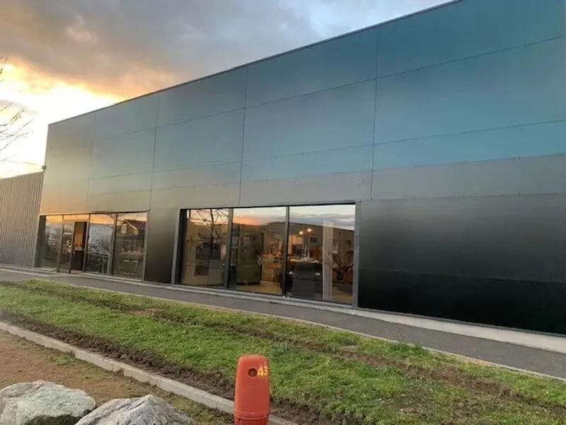 Local commercial dans Savigneux à vendre Photo de l’immeuble– Image 1 sur 4