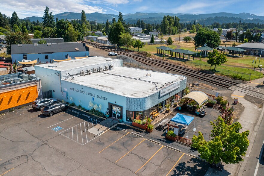 926 E Main St, Cottage Grove, OR à vendre - Aérien – Image 2 sur 59