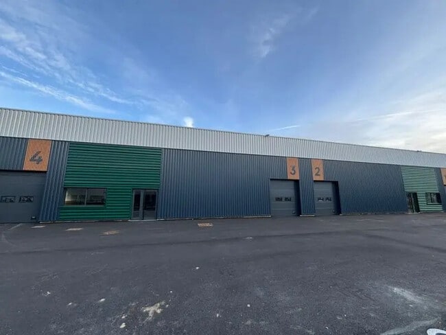 Plus de détails pour Local d’activités à vendre