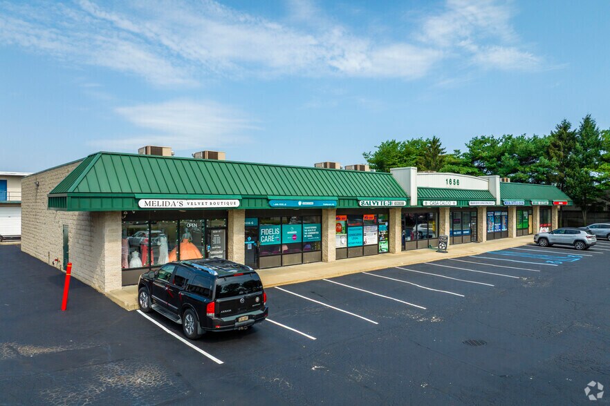 1656 Fifth Ave, Bay Shore, NY à louer - Photo de l’immeuble – Image 1 sur 16