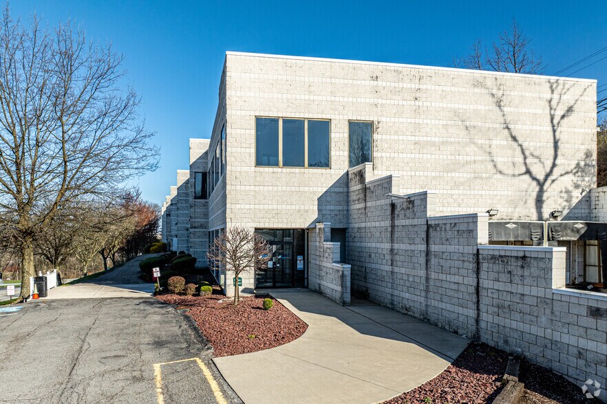 600 Boyce Rd, Pittsburgh, PA à louer - Photo de l’immeuble – Image 2 sur 6