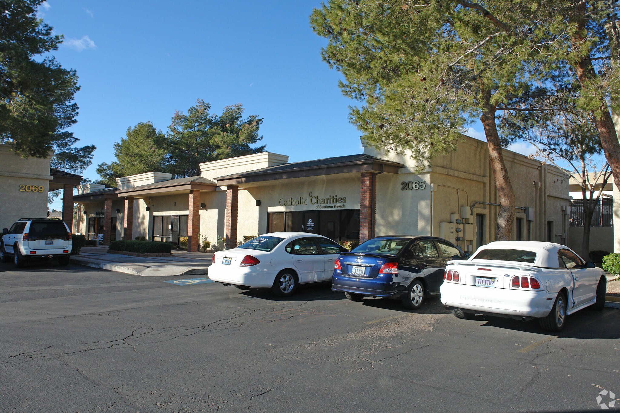 2065 E Sahara Ave, Las Vegas, NV à louer Photo principale– Image 1 sur 7