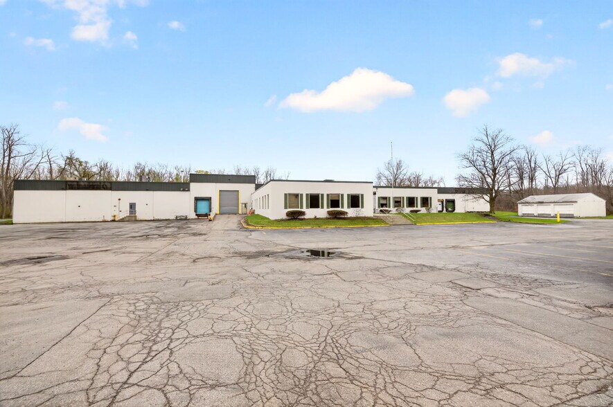 100 Pixley Industrial Pky, Rochester, NY à vendre - Photo de l’immeuble – Image 3 sur 63