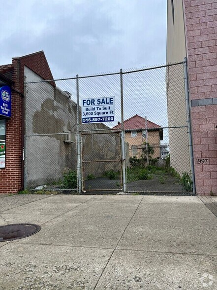 121 West Park Avenue, Long Beach, NY à vendre - Photo de l’immeuble – Image 1 sur 1