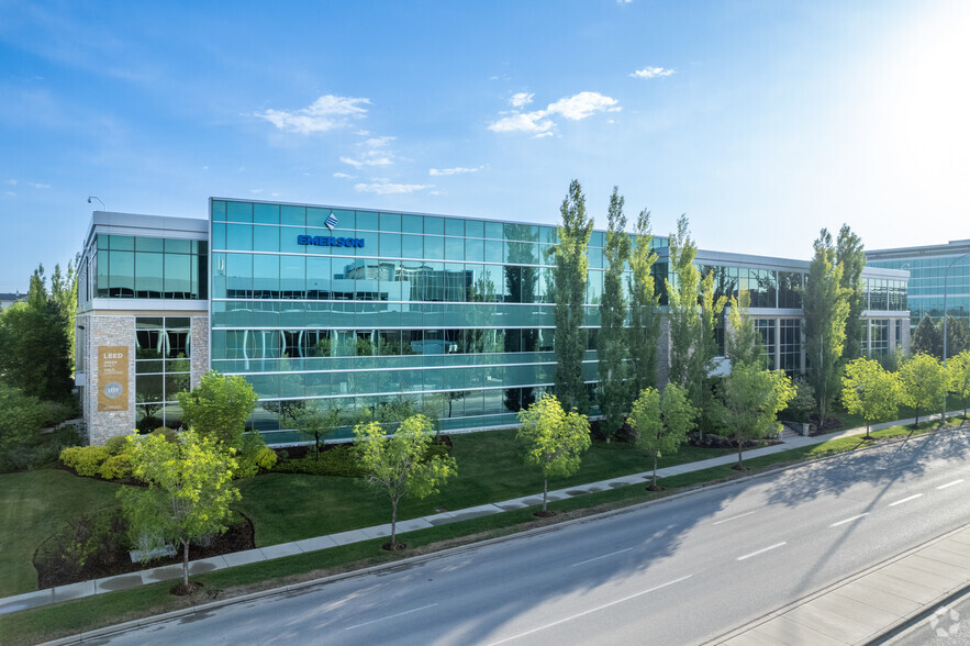 110 Quarry Park Blvd SE, Calgary, AB à louer - Photo de l’immeuble – Image 3 sur 17