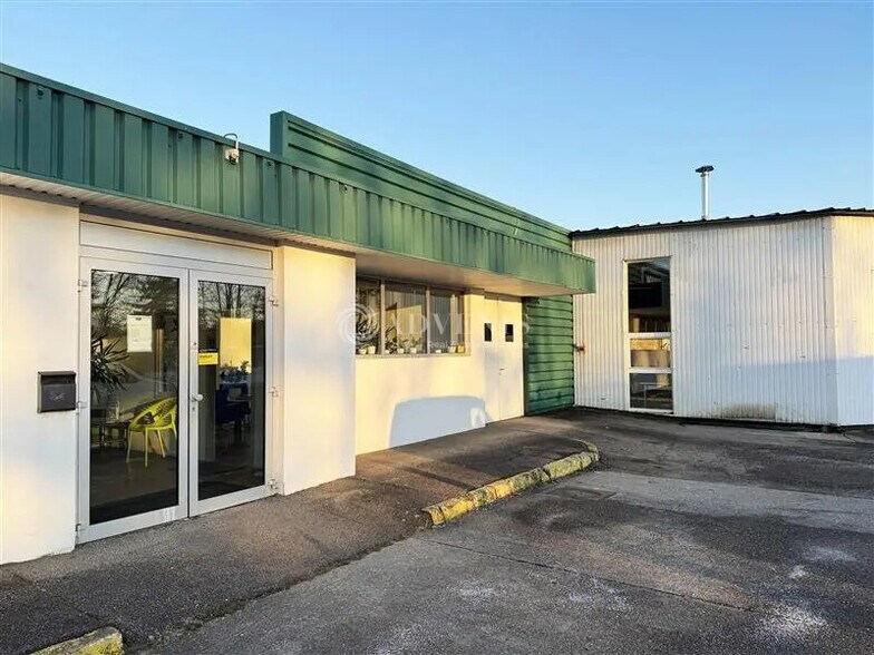 Local d’activités dans Eckbolsheim à louer - Photo de l’immeuble – Image 2 sur 6