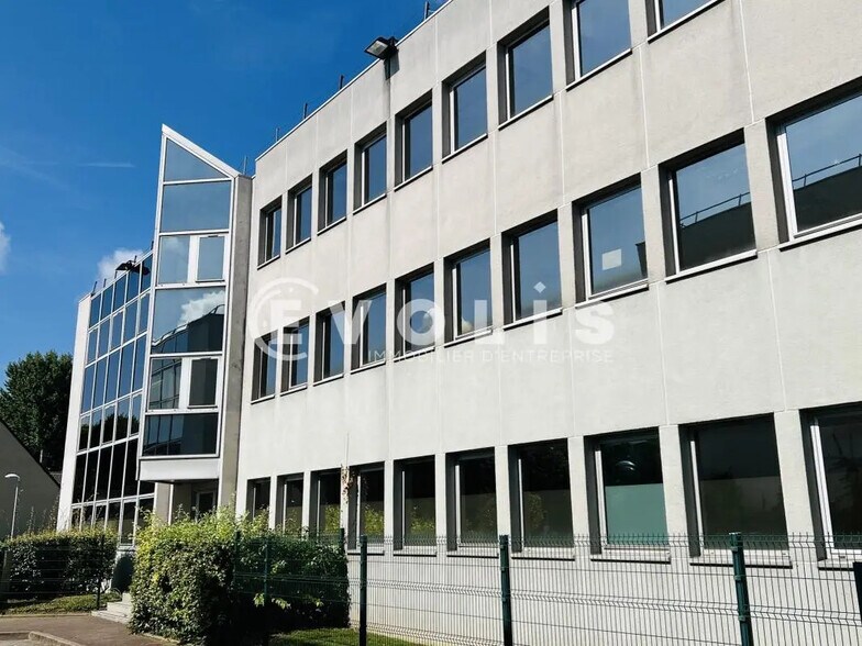 45 Grande Allée Du 12 Février 1934, Noisiel à louer - Photo de l’immeuble – Image 2 sur 3